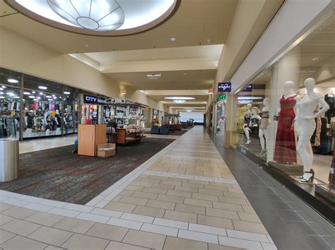 Journeys Store at Genesee Valley Center in Flint, MI